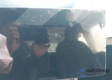 2025 Tesla Model 3 z USA, uszkodzony, nr VIN 5YJ3E1EAXSF925329